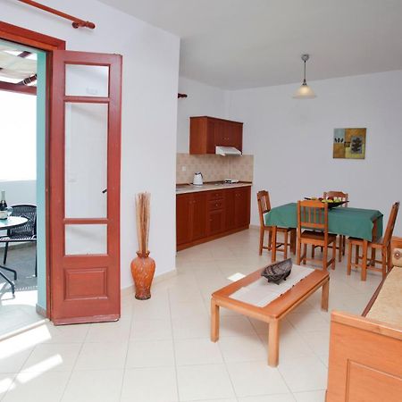 Golden Sun Apartments Arkasa Habitación foto