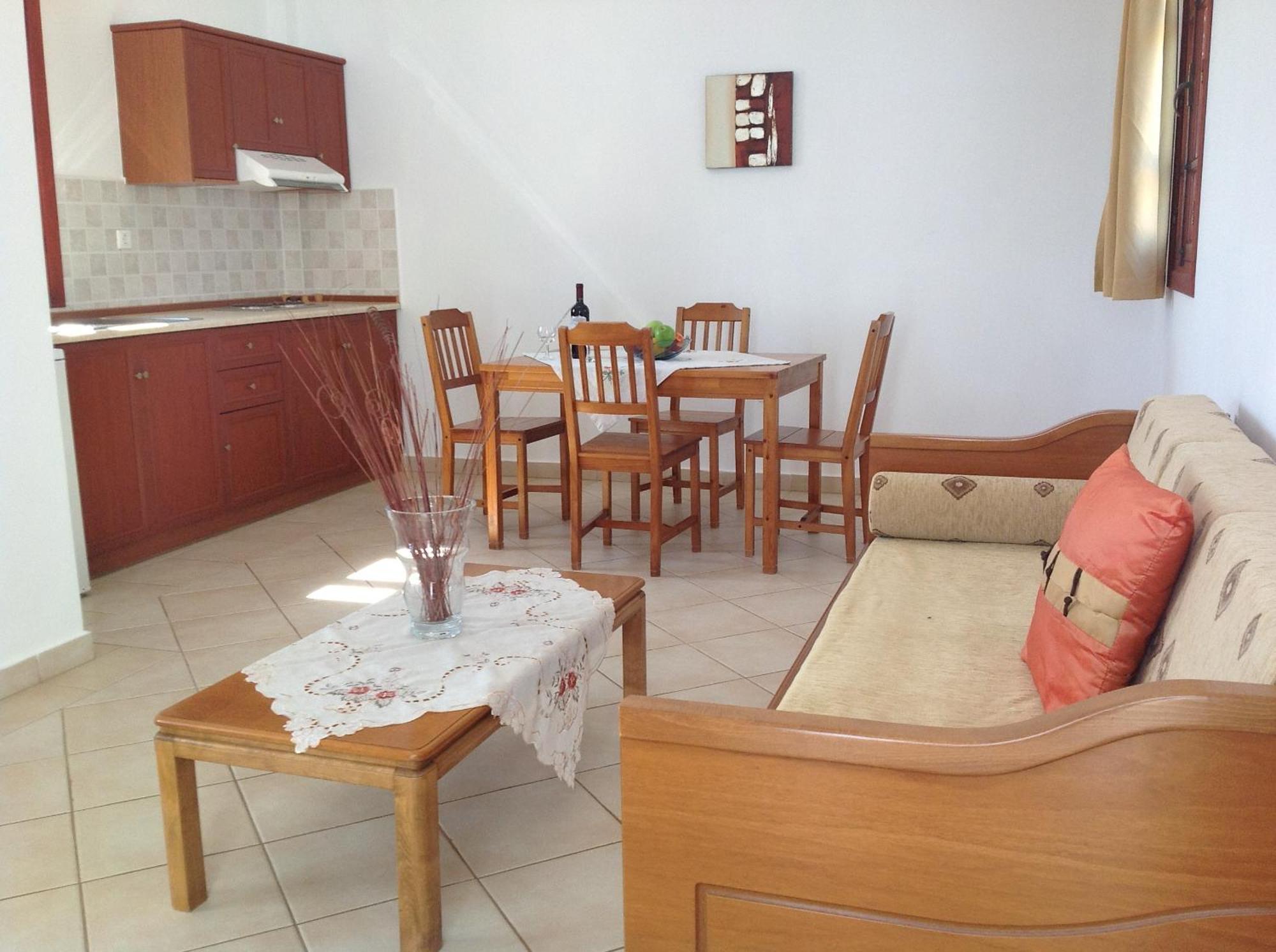 Golden Sun Apartments Arkasa Habitación foto